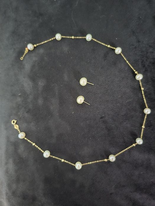 Set lant +cercei aur 18 kt cu perle
