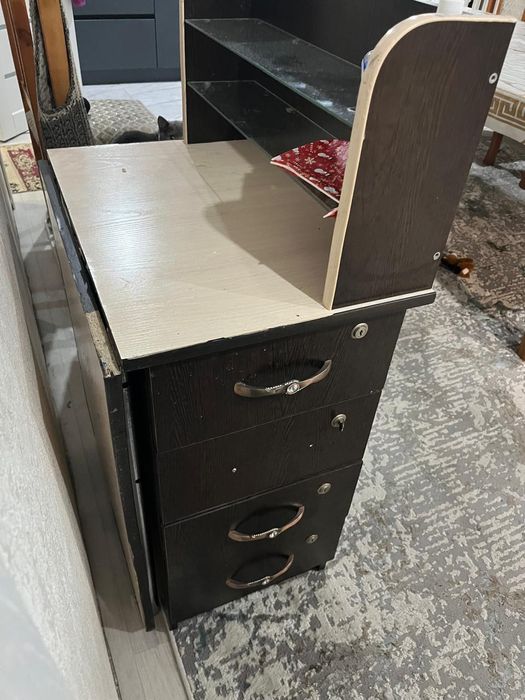 Продам маникюрный стол