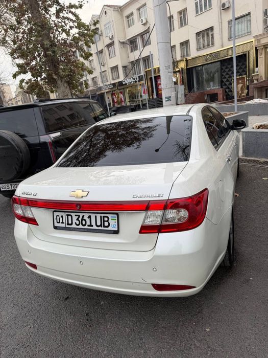 Epika 2011 yil holati zor rangi oq jemchuk