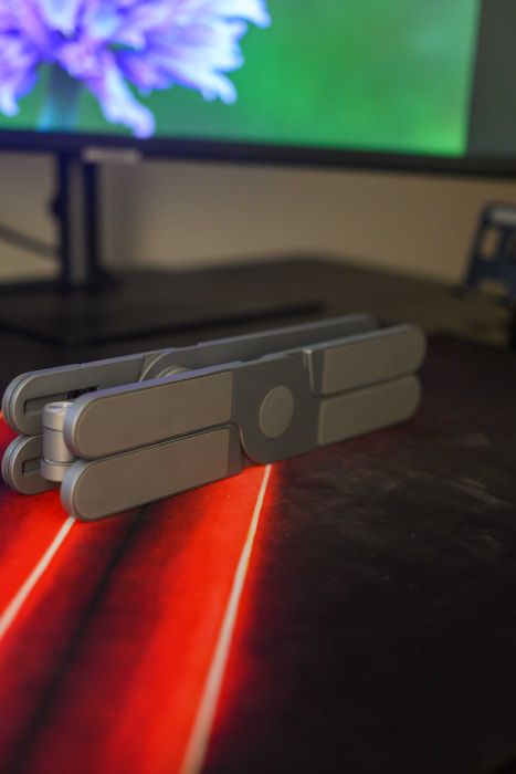 Метална стойка за лаптоп macbook с въртяща се основа  Сгъваема До 16"