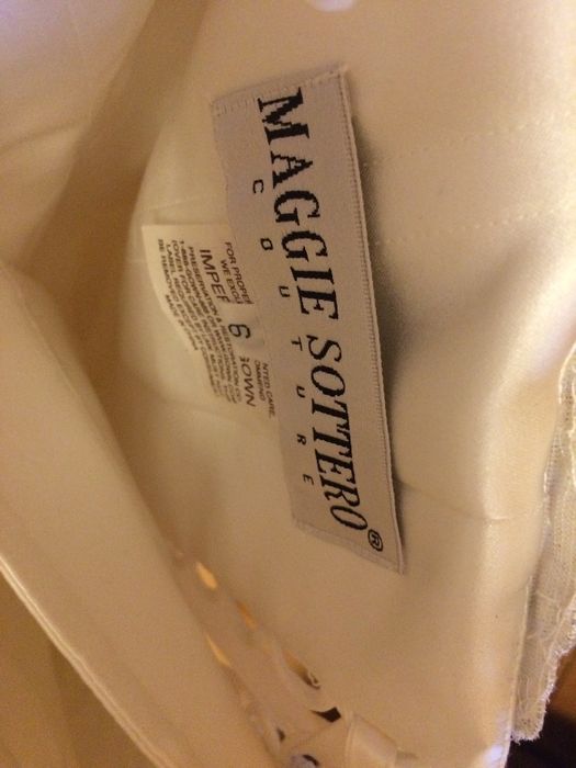 Vand rochie de mireasa Maggie Sottero Couture model exceptional