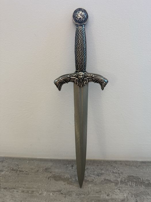 Pumnal Regele Arthur