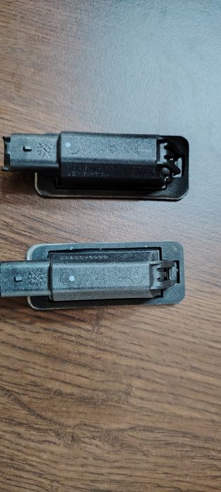 Set lămpi număr OEM Peugeot 3008 fab 2019 echipate cu bec LED