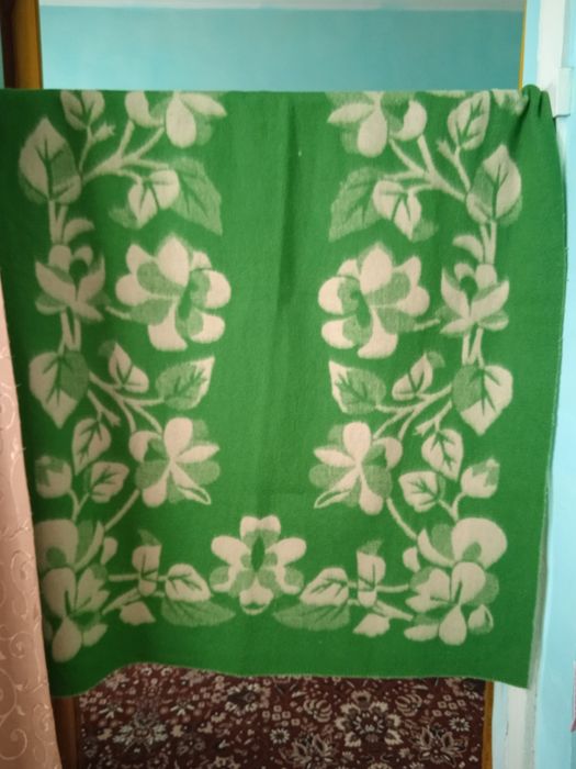 Одеяло шерстяные и подушки пуховые