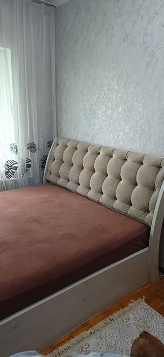 Срочно продаю кровать с ортопедический матрасом.