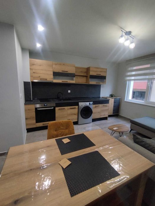 Собственик Дава Под Наем Двустаен 70m2 на Супер Център в Нова Сграда