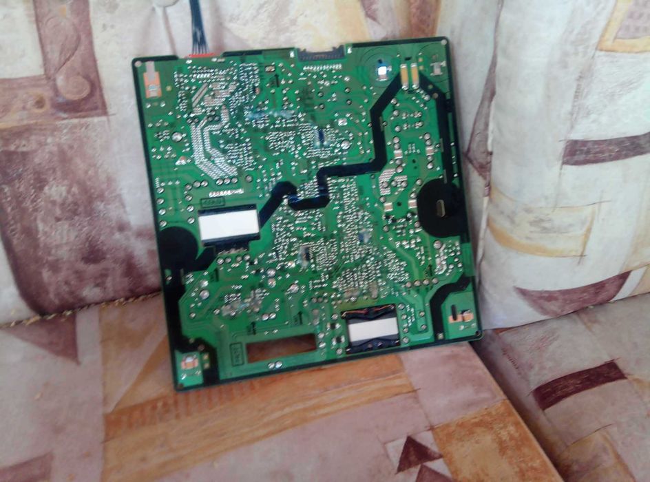 Продавам части от телевизор Самсунг49инча извит