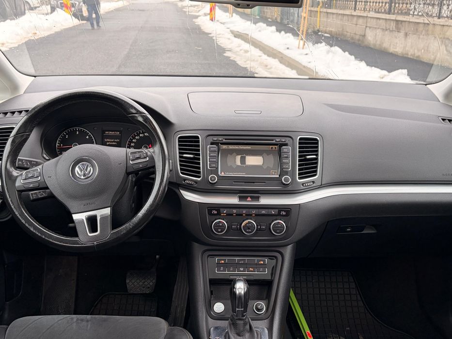 vw. Sharan 2012 automata, 5 locuri, 242000 km, dsg. 170 cp.