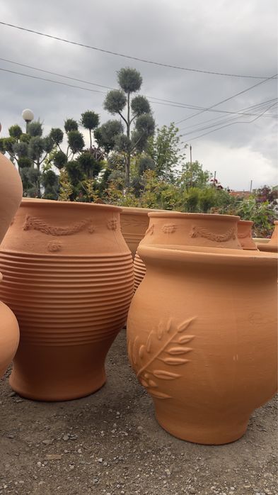 разнообразни кашпи и саксии от гърция/крит