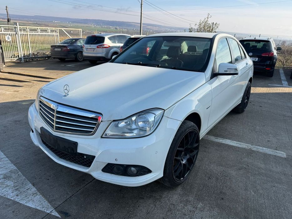 Dezmembrez / Dezmembrari / Piese / Accesorii Mercedes w204 facelift 2012 alb 2.2 cdti berlina