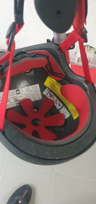 Продавам тротинетка с каска за дете и скейтборд