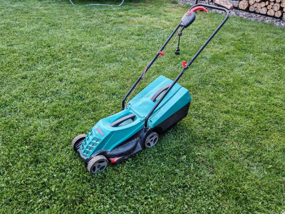 Masina tuns gazon Bosch Arm 32 electrica