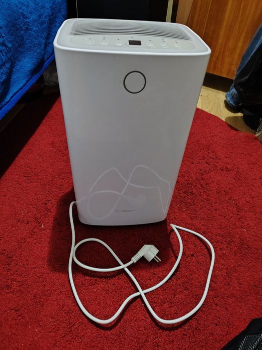 Vând dezumificator aer, în ambalajul original,absoarbe și praful,