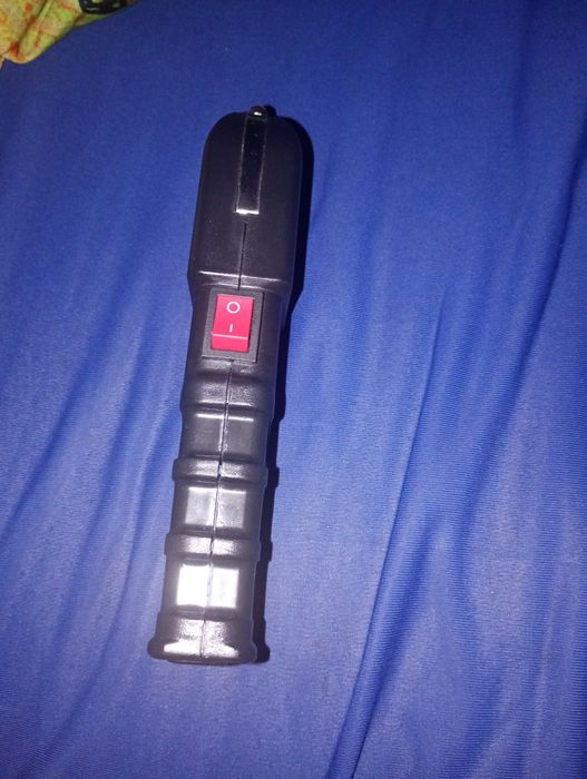 Aparat de autoapărare(electroshock și lanterna)