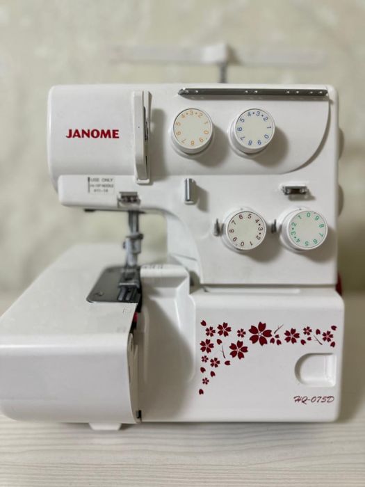 Продам оверлок Janome HQ-075D