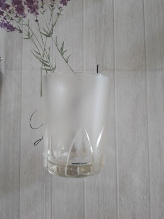 Стъклени чаши за вода и безалкохолно