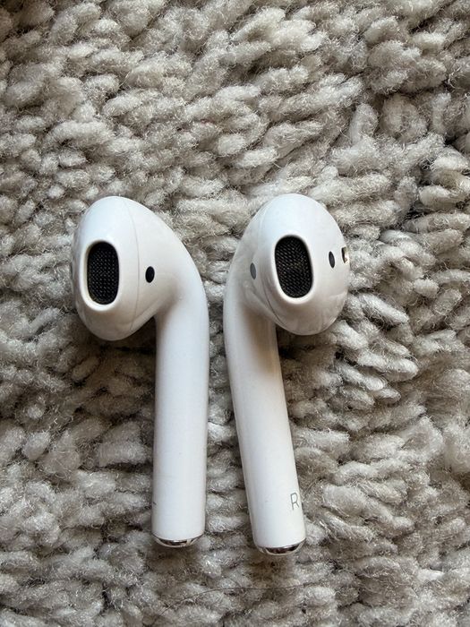 Apple wireless airpods 2