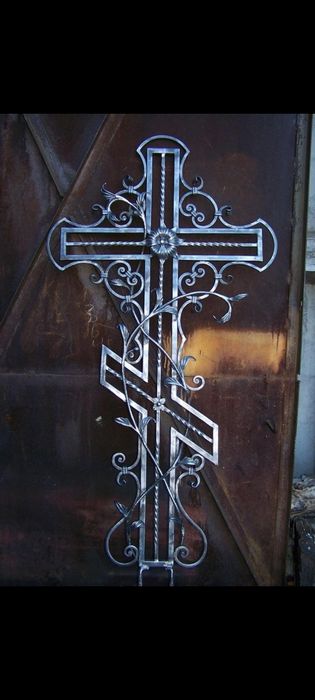 Кованые кресты, столы,лавочки, вазы