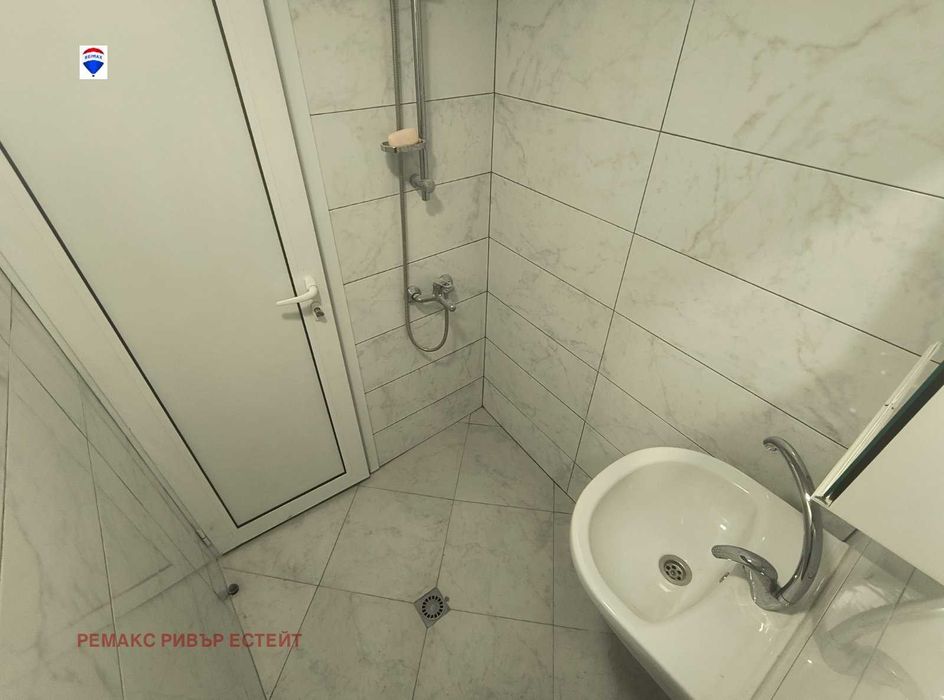 Продава се Тристаен апартамент в Русе, Център - 98 кв.м за 1653 €/кв.м - Снимка #4