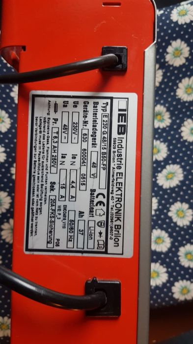Vând 2 acumulatori pentru scuter Emco Novi