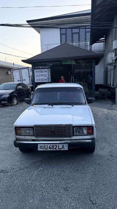 Vaz 2107 срочни сотилади