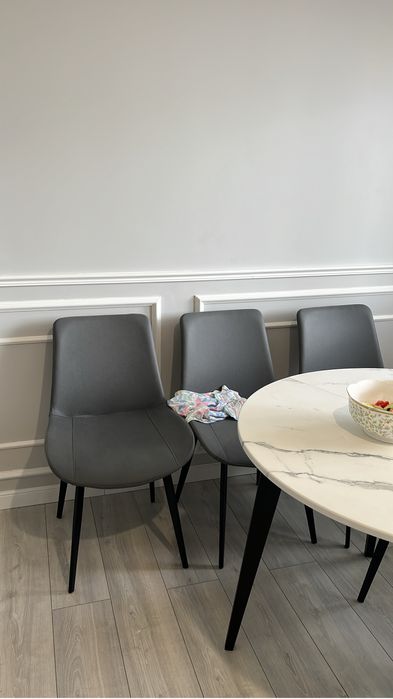 Стулья б/у, материал экокожа