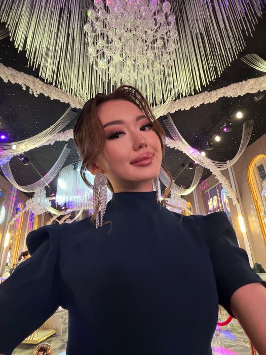 Очень красивое платье, девочки. Надевала всего один раз