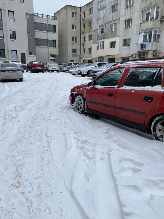 Vand  4 jante cu tot cu anvelope iarna vara 4 prezoane r14 pe 175