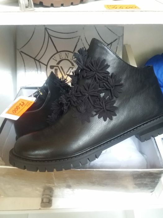 Сапожки женские .