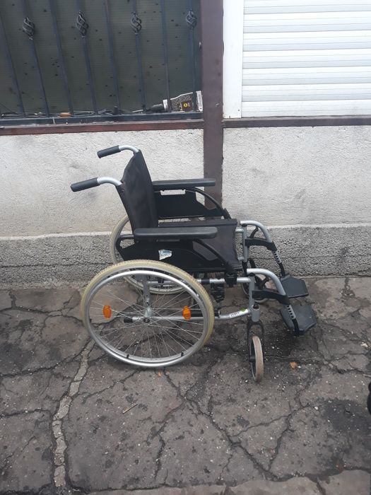 Carucior handicap scaun cu rotile