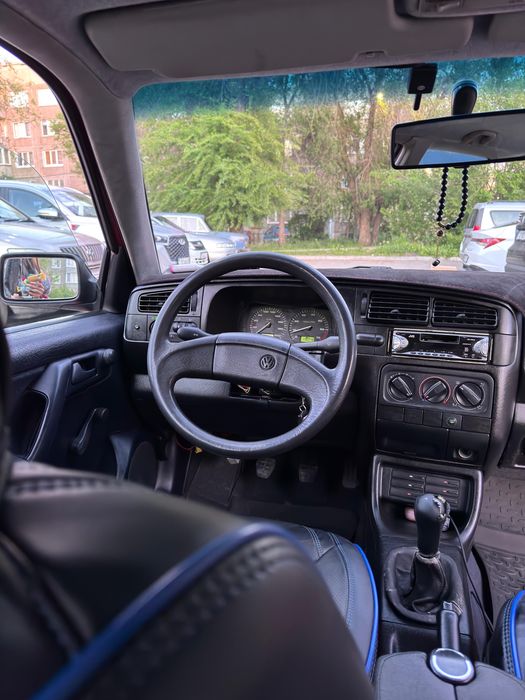 Продам машину Volkswagen Golf 3