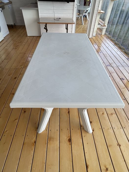 Голяма градинска маса