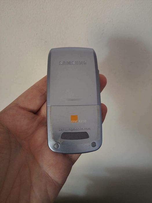 Samsung e250 + charger ( decodat,nou)