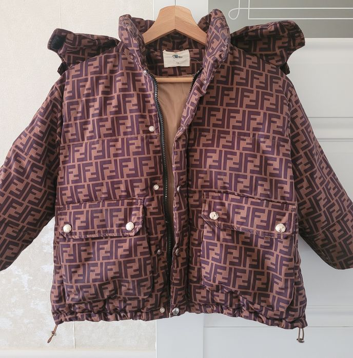 Продам детские куртки