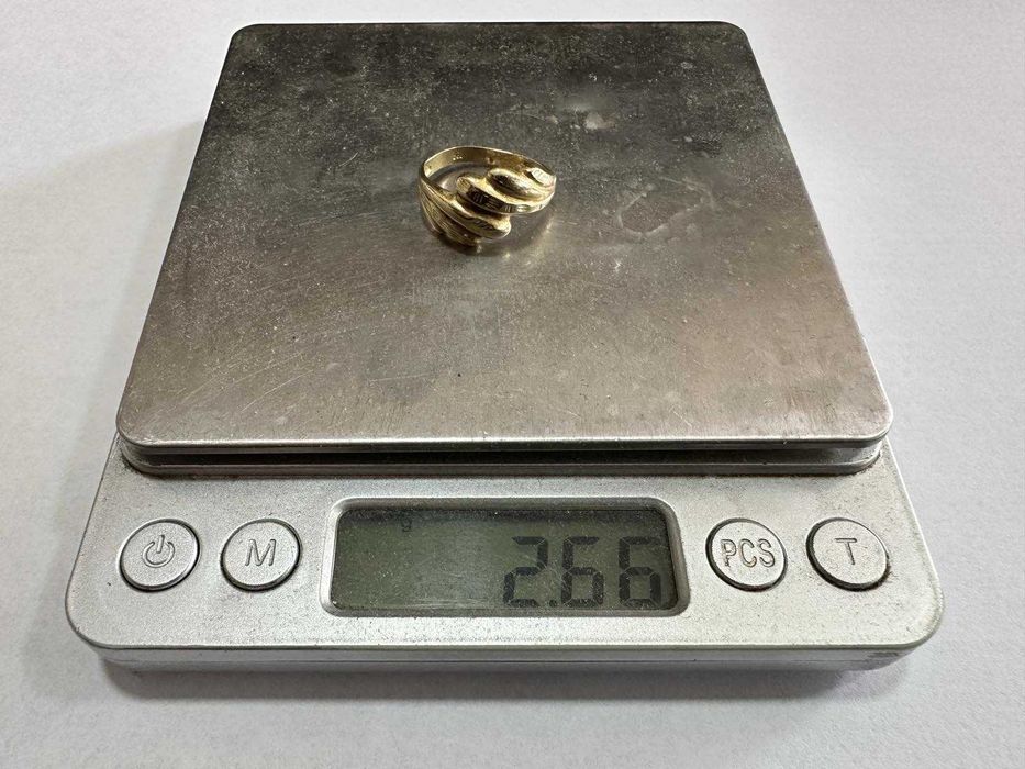 Продавам дамски златен пръстен 14K (585), 2.66 г