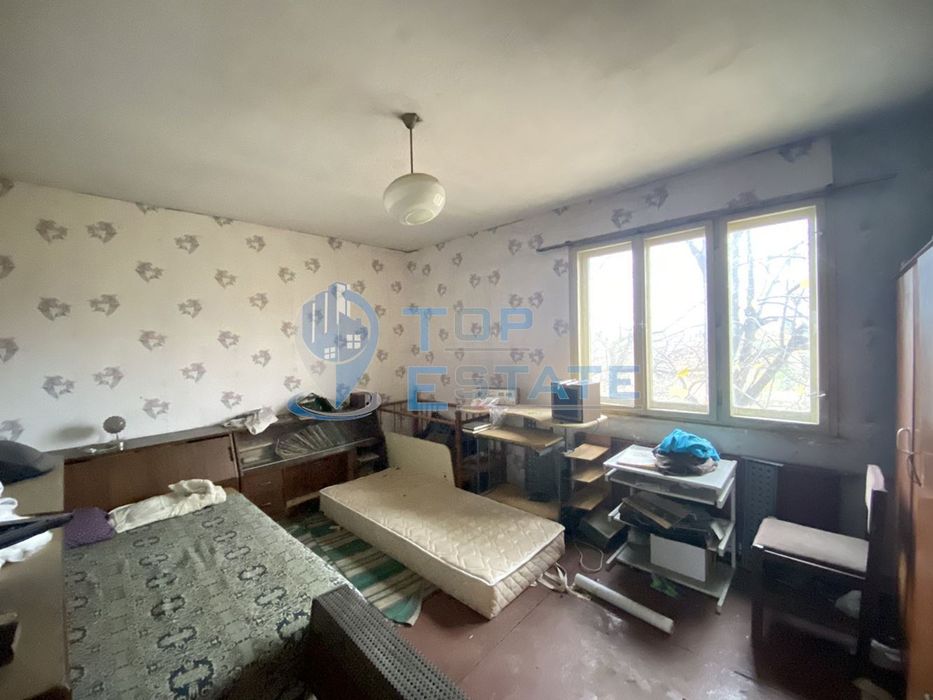 Масивна тухлена къща с гараж в гр. Горна Оряховица, област Велико Тър