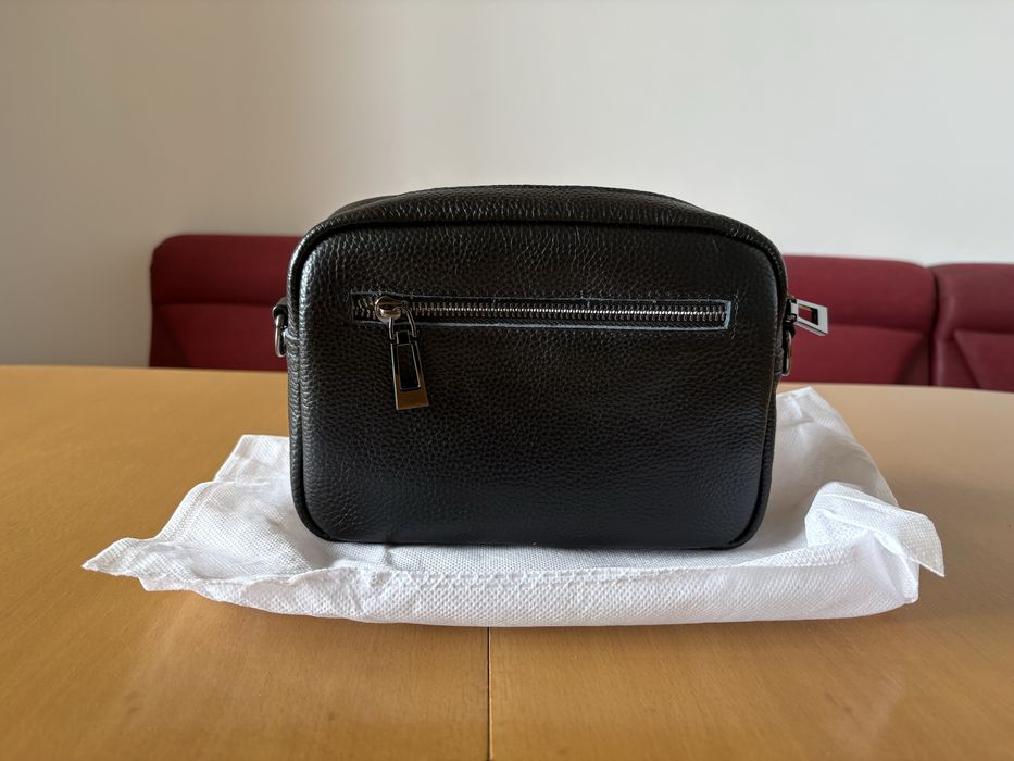 Чанта за през рамо от естествена кожа  - бял и черен цвят