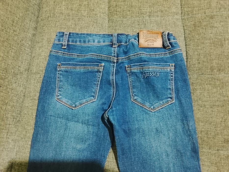 Джинсы фирменные на 8-10 лет.