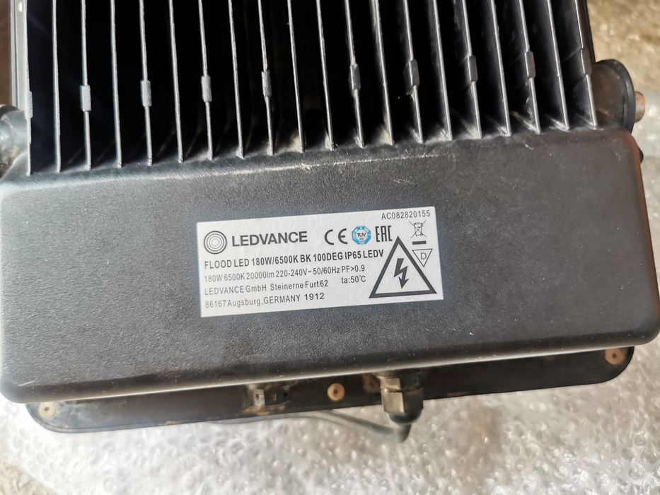 LEDVANCE Floodlight 180 W, 20 000 lm, IP65 – с UK щепсел