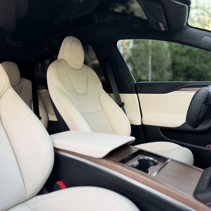 TESLA MODEL S идеальном состоянии