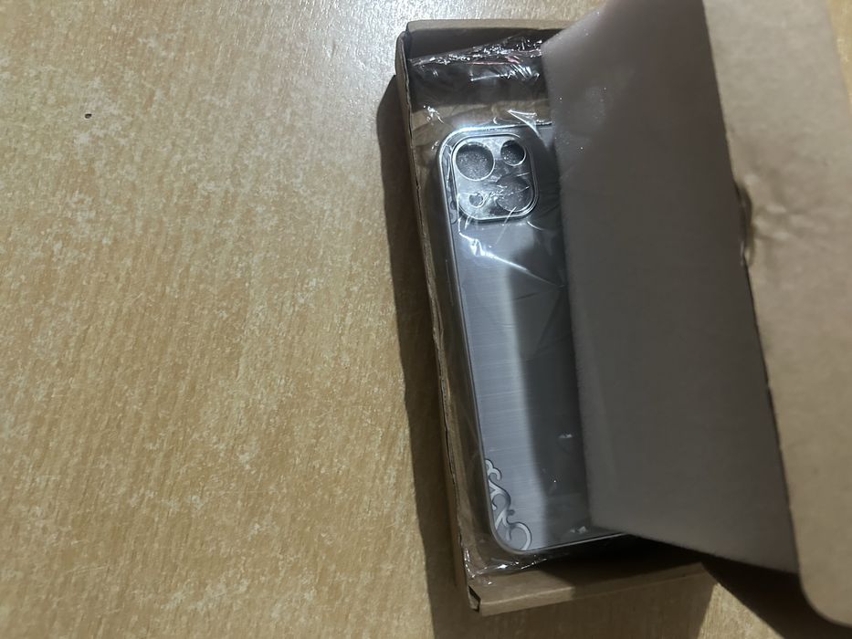 Чехлы на айфон 14