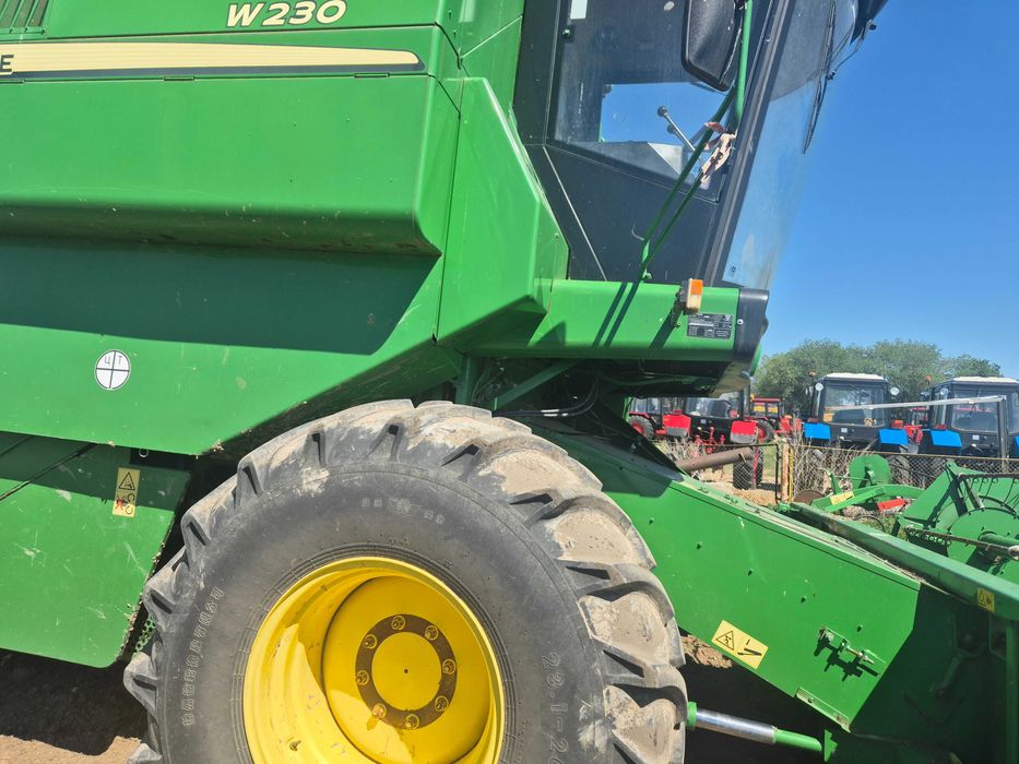 Комбайн JOHN DEER W 230