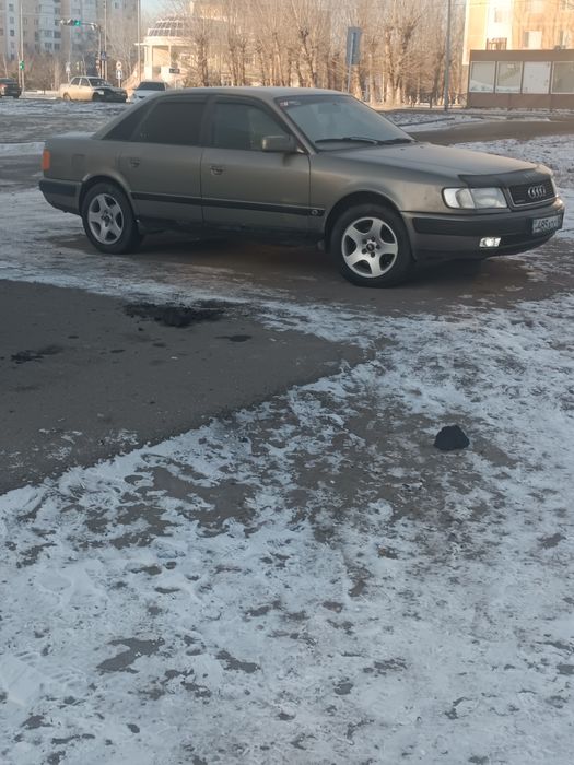Продам машину Ауди 100 с4