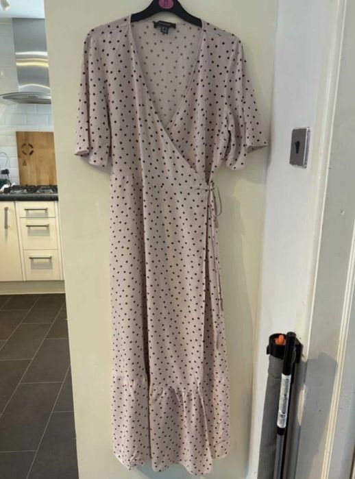 Лятна рокля тип „прегърни ме“ – марка Primark, размер 48