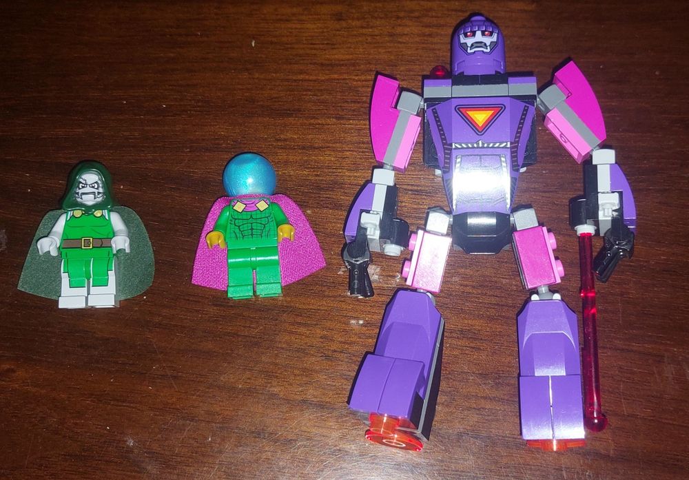 Lego marvel minifigures and the sentinel