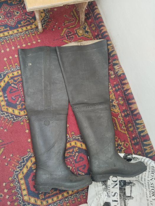 Продам болотные сапоги