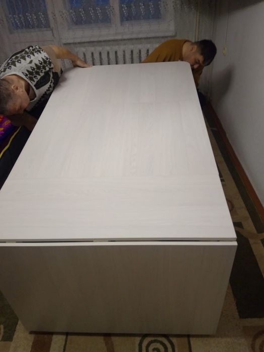 Продаю стол книжка