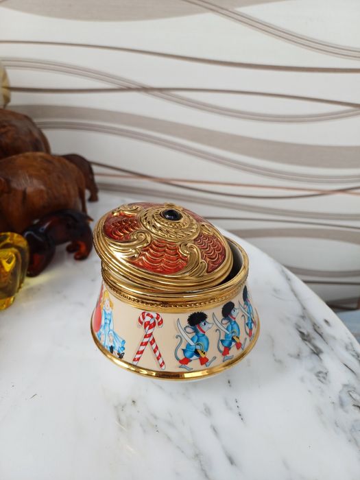 Cutie muzicala.superba portelan