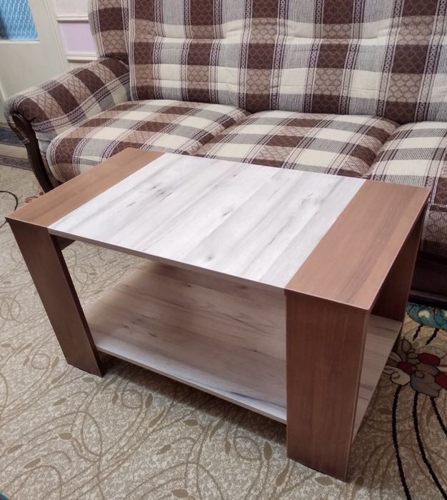 Журнальный столик новый.