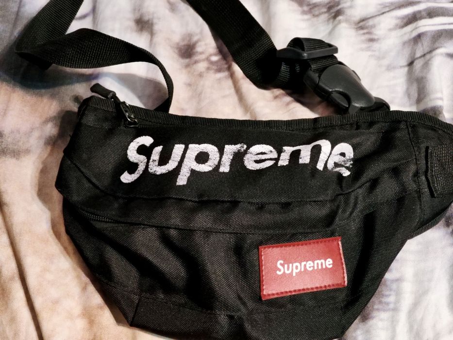 Geanta crossbody Supreme.